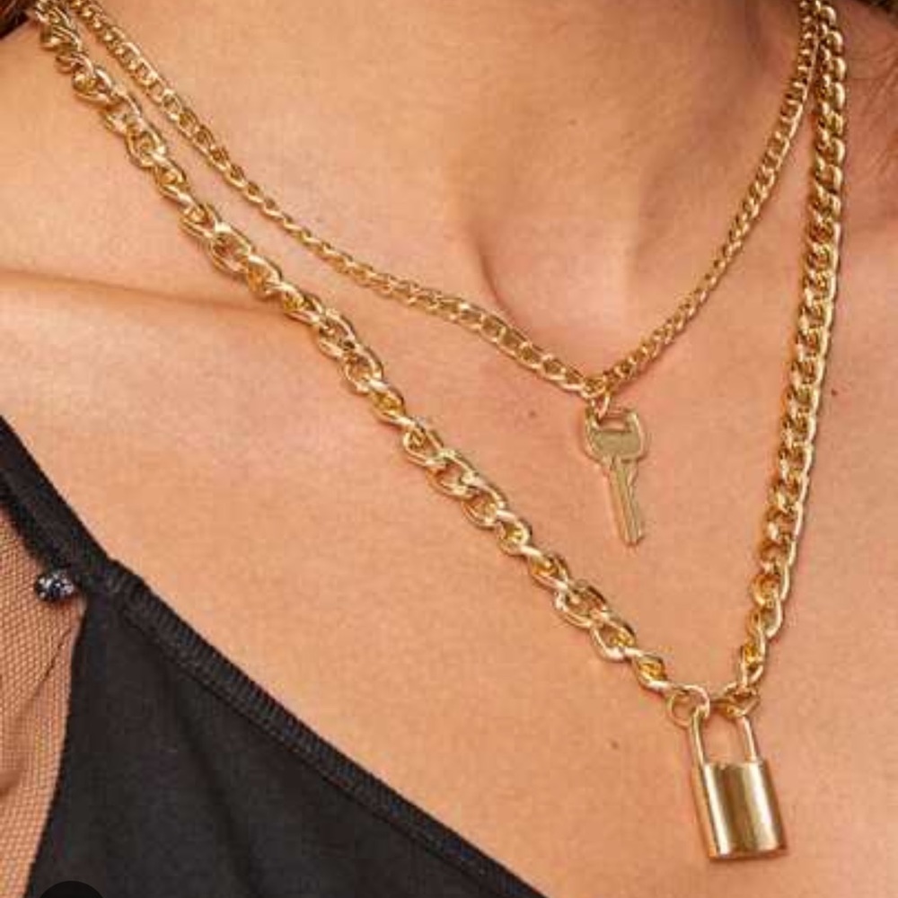 gold key and lock necklace